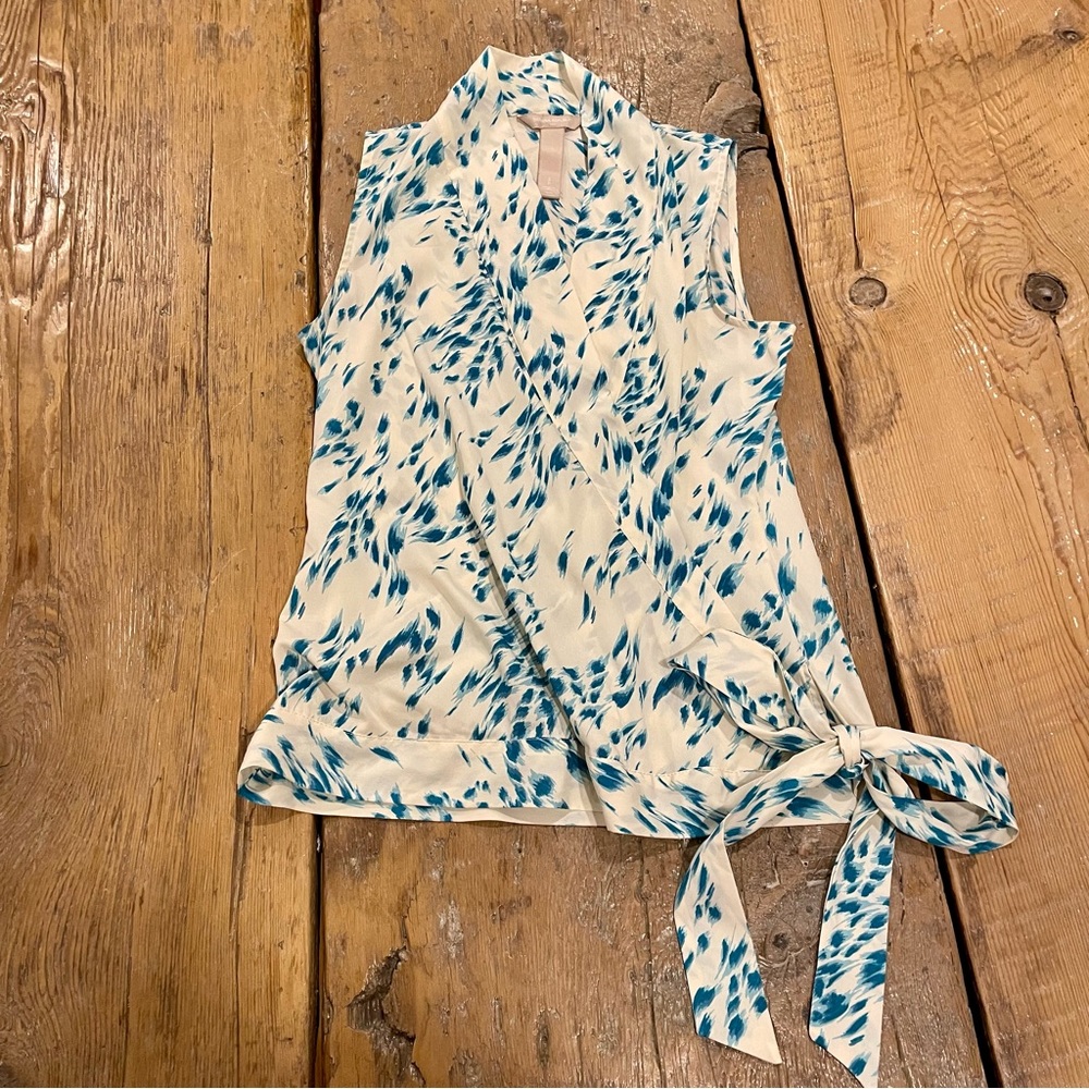 BR Blue & Cream Printed Sleeveless Blouse